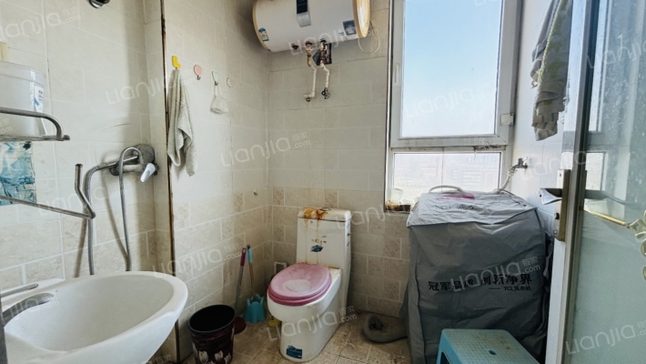 市区好位置，在冠云路边上，小区总高低，高楼层-卫生间