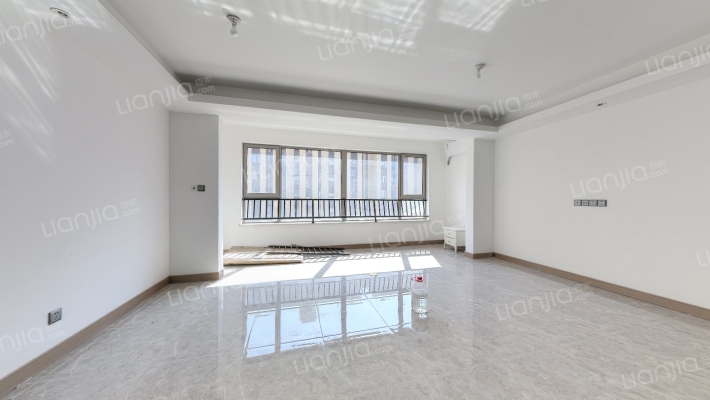 绿地新里里尔公馆二手房实景图