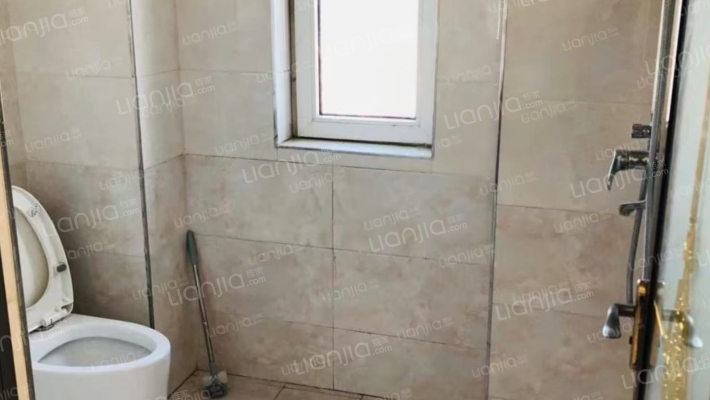 水岸花城 3室1厅 南 北-卫生间B