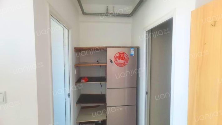 范阳路南，交通方便，中上楼层，有房本-储物间