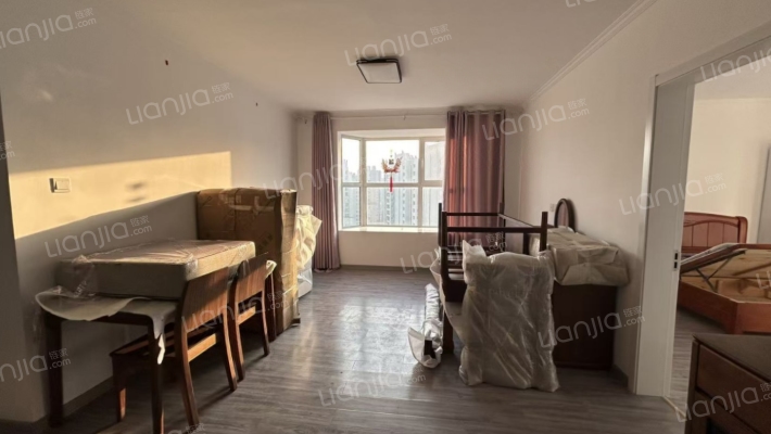 华阳路集中供暖电梯房 中高楼层，三居室-客厅