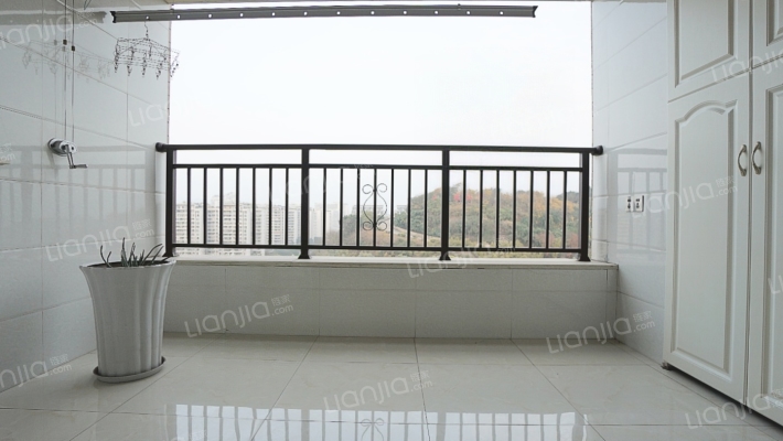丽雅上游城 大地坡 精装三房  拎包入住 产权清晰-阳台