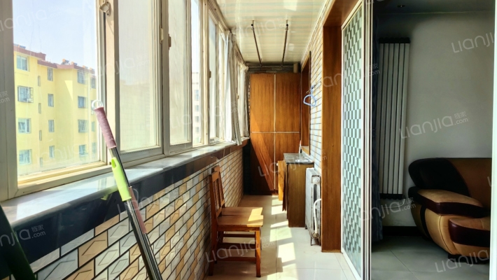 范阳路主干道，集中供暖大三居，配套齐全-阳台