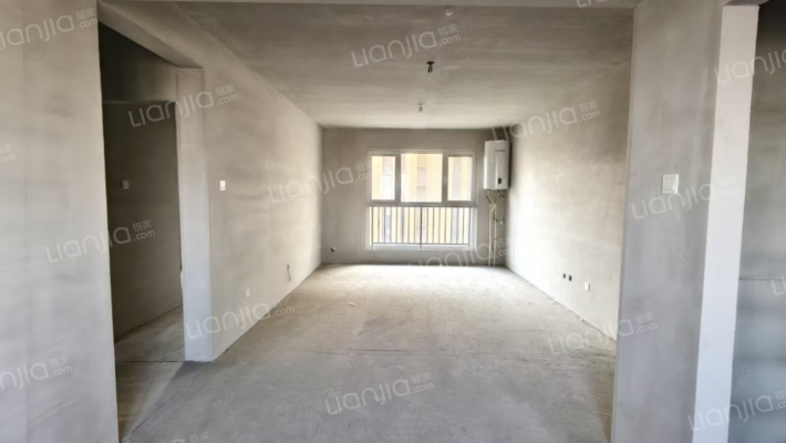 急售三利东区大三居，三阳开泰户型，价格美丽-客厅