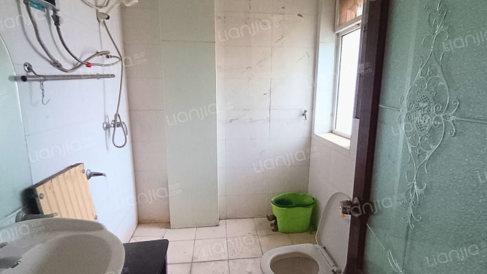 水岸花城，一线河景美宅，标准现房，即买即住-卫生间