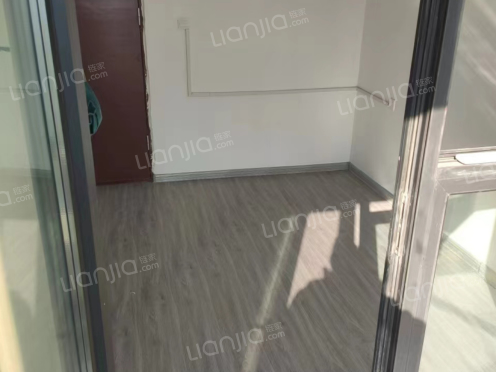 合租·绿地·蔚蓝城 5居室 南/北卧