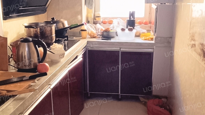 此房，户型好，采光充足，配套设施好，交通便利-厨房