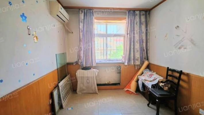 光明小区 中间楼层 简单装修 采光好 无遮挡-卧室C