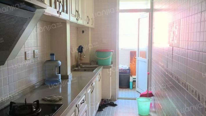 精装修拎包入住，全天采光无遮挡，视野好。-厨房