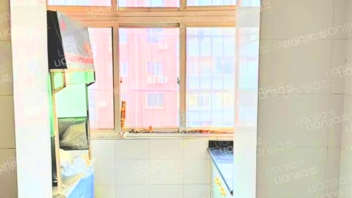 二康旁边，中间三层，生活方便，满五税费低-厨房