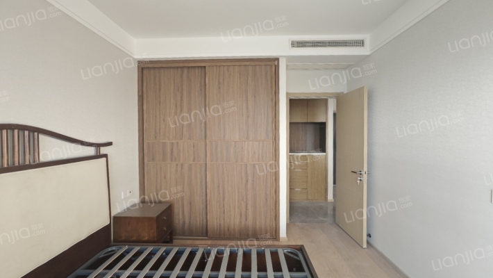 中船的房子，全南两居三阳开泰，中间楼层全天无遮挡-卧室A