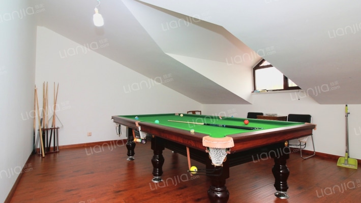 军欣别墅 带花园  满二精装修  停车方便-卧室C