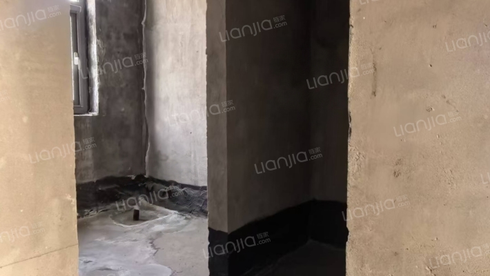 竹语堂 联排边户院子大 满五年 毛坯房 业主诚售-卫生间B