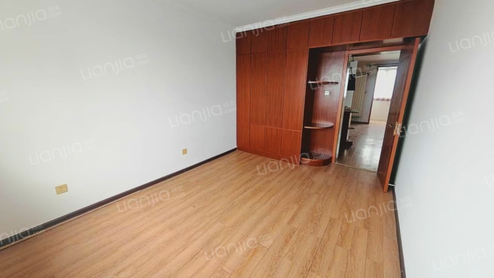 广安B层好楼层方正三居，居住舒适度高-卧室C