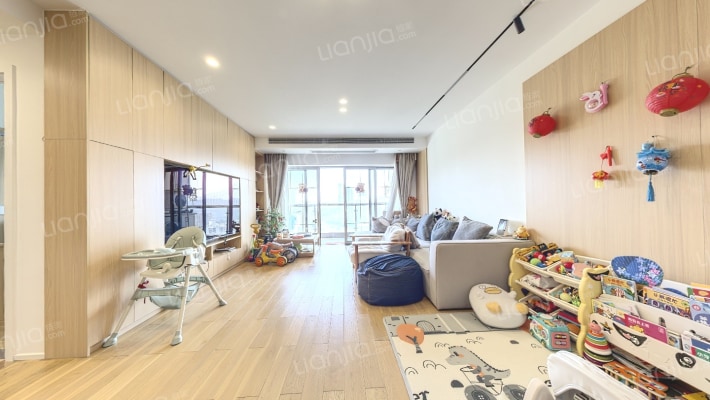 沁芳名苑二手房实景图