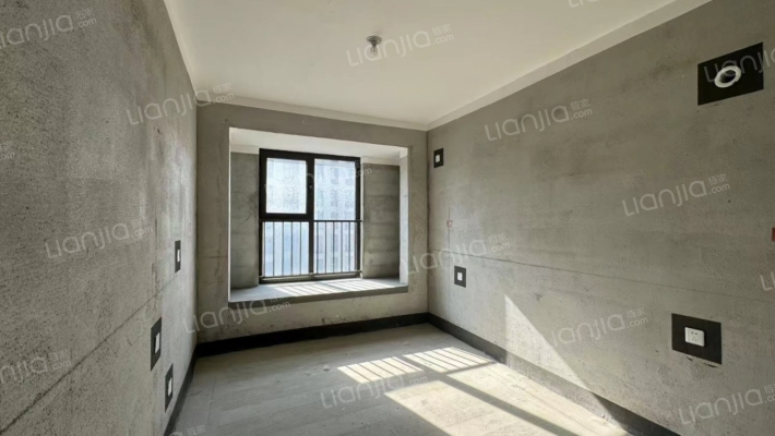 此房环境优美，两卫户型，楼层好，视野开阔，采光充足-卧室B