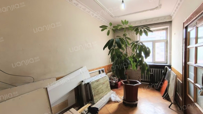 聋哑学校家属楼二手房实景图