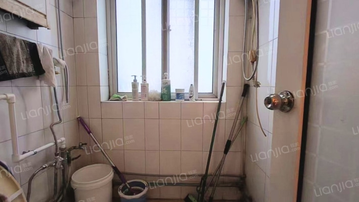 新安小区 3室2厅 南 北-卫生间