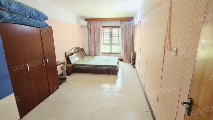 南北通透大2居，房本满五唯一，交通出行方便-卧室A