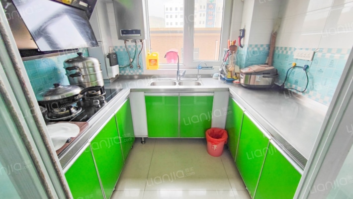 锦绣城四区有地下室本5唯一精装修-厨房