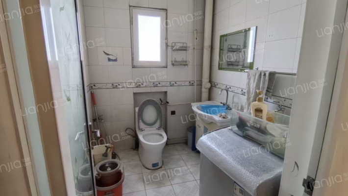 开发区优质大三居，客厅，主卧朝阳，双卫，带地下室。-卫生间A