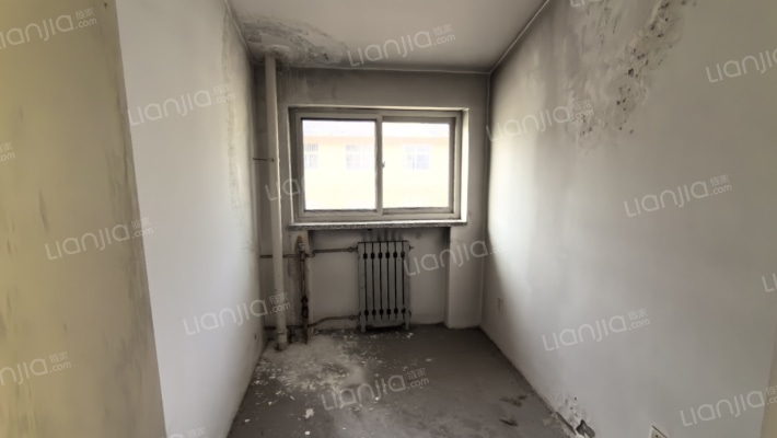 范阳主路 二康旁 停车方便 满五年 有露台-卧室B