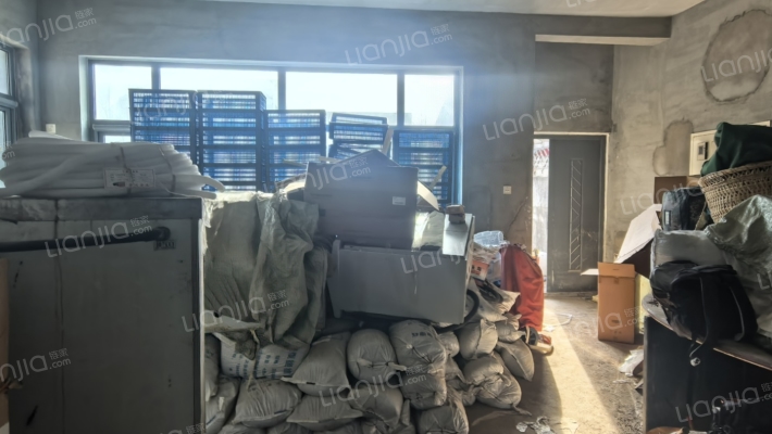 竹语堂 联排边户院子大 满五年 毛坯房 业主诚售-客厅A