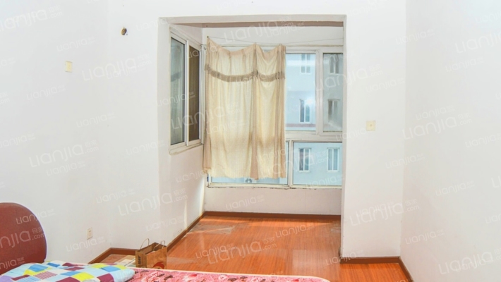 开发区 公园旁 精装修3居室 南北通透 满五唯一-卧室B