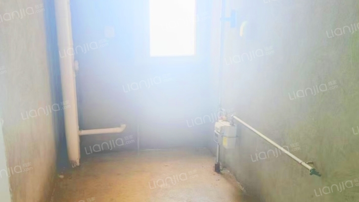 水岸花城，一线河景美宅，标准现房，即买即住-厨房