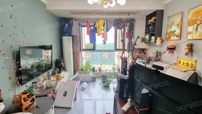 急售三利精装自住两居，满二，价格可议-客厅