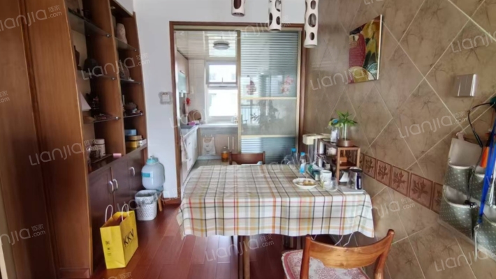 物探的跃层，顶层带露台，户型好，采光视野好。-餐厅