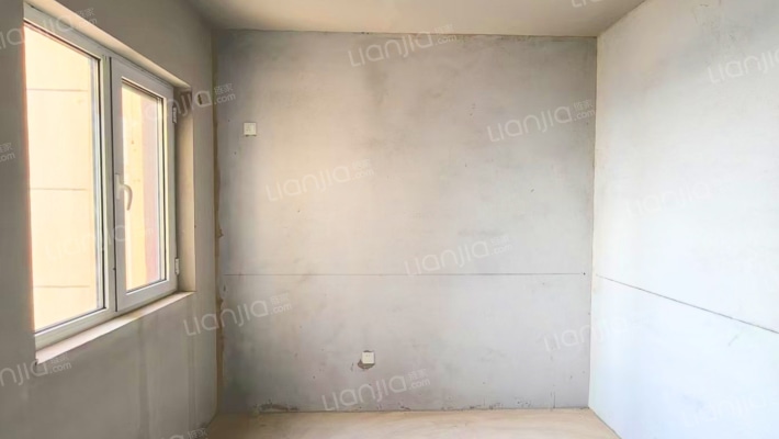 急售三利朝南两居室，毛坯满二，价格美丽-卧室B