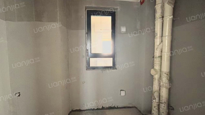 房子小区环境优美     绿化多   采光没有遮挡-卫生间