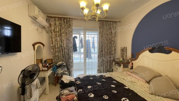 小区位置好，安静，出行方便，购物方便-卧室A