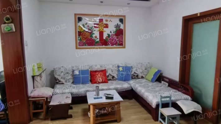 此房南北通透户型，采光好，社区停车方便-客厅