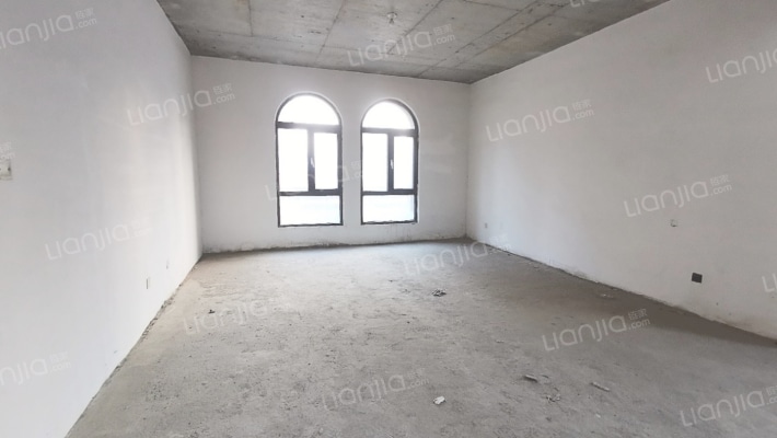 房子是A栋上叠，随时看房，小区环境优美。-客厅A