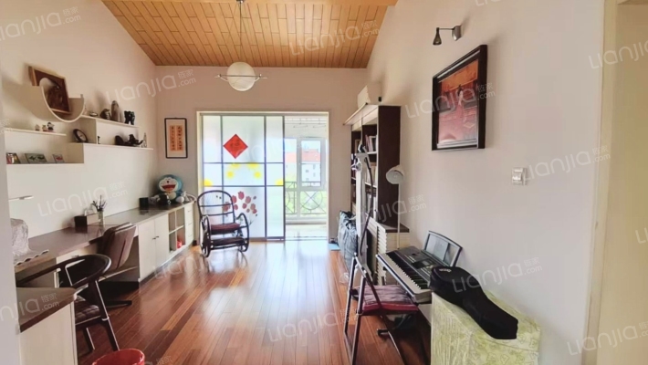 物探的跃层，顶层带露台，户型好，采光视野好。-客厅