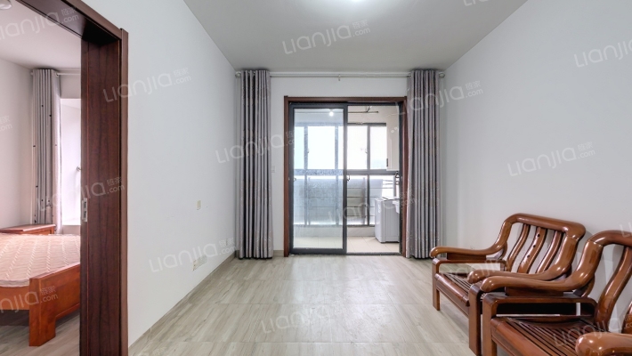 四里河畔C区二手房实景图