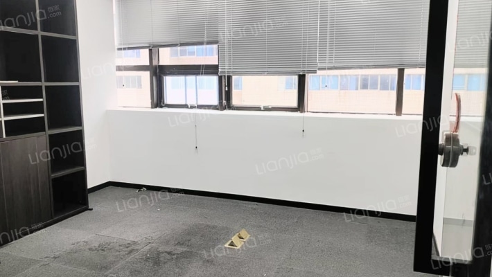 鸿翔大厦二手房实景图