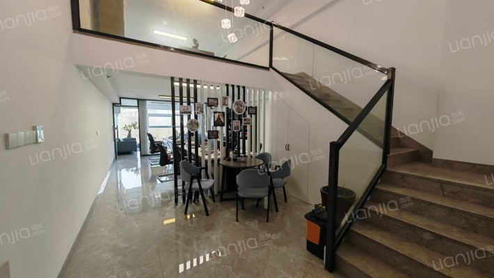 融信中心二手房实景图