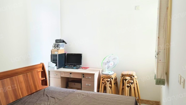 小区清净，在楼上就能看到大石桥批发市场，有838车-卧室A