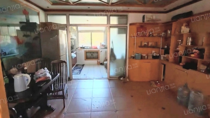 好房推荐 桃园区 板楼2层 南北通透大三居 带地下室-餐厅