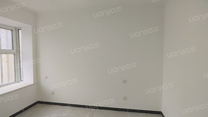 三利中和城C区精装两居，采光好门口838车站，价格可议-卧室A