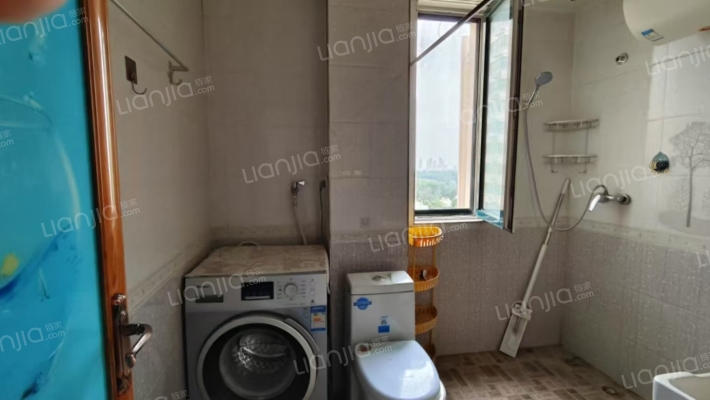 满二，两居室，集中供暖，采光好，优质房源！-卫生间