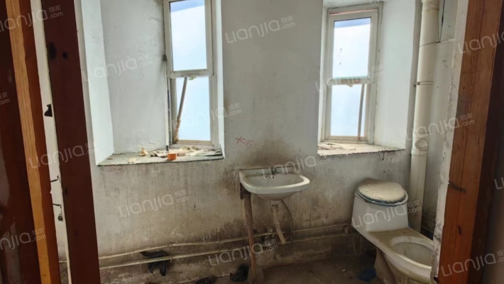 采光好.无遮挡.房本满五，税费低-卫生间