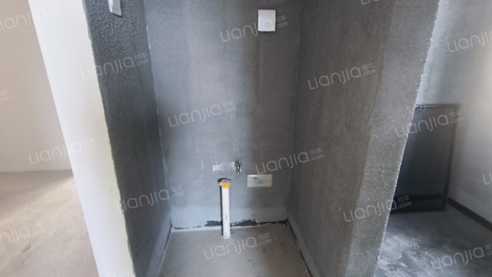 高新区中冶二期大三居，南北通透，无遮挡-洗手间