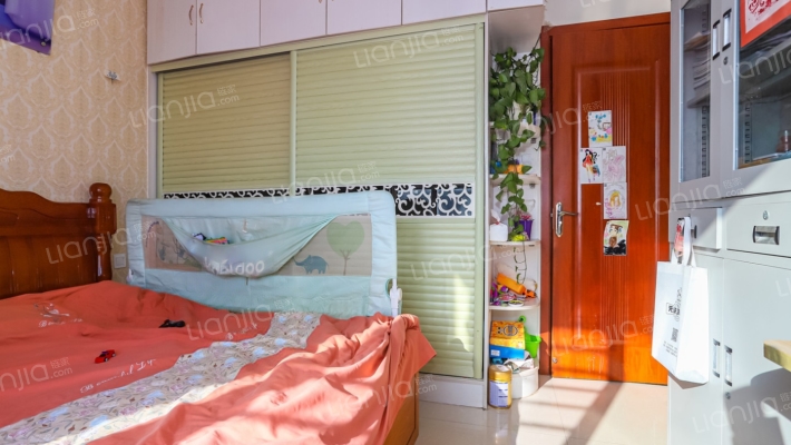 上海城精装修房子诚心出售价格可谈居住方便舒适-卧室A