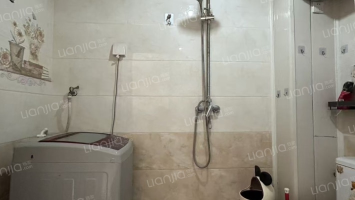 金阳瑞景小区交通便利，生活舒适，环境好-卫生间