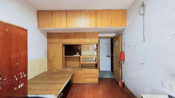 登云路154号二手房实景图