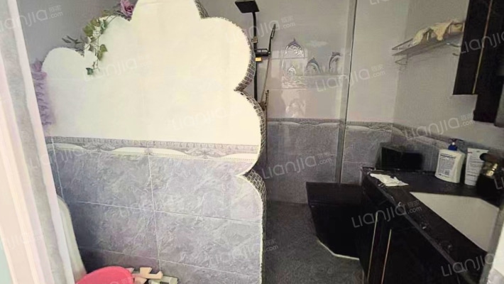 户型方正   房子格局合理采光全天-卫生间